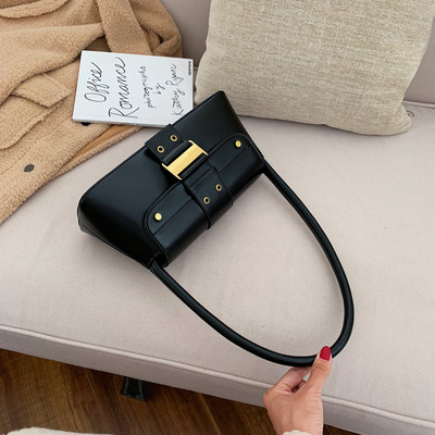 Taisnstūrveida ikdienas soma un sprādze