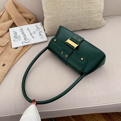 Taisnstūrveida ikdienas soma un sprādze