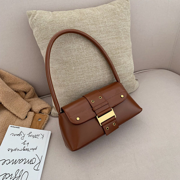 Taisnstūrveida ikdienas soma un sprādze