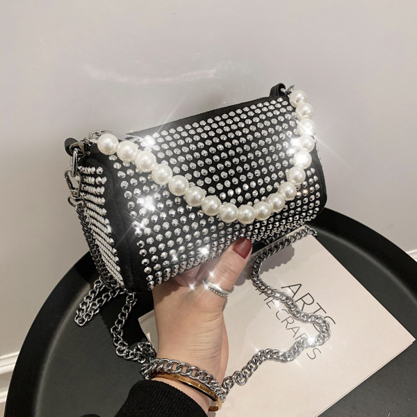 Sieviešu mini soma ar cilpām un pērlēm