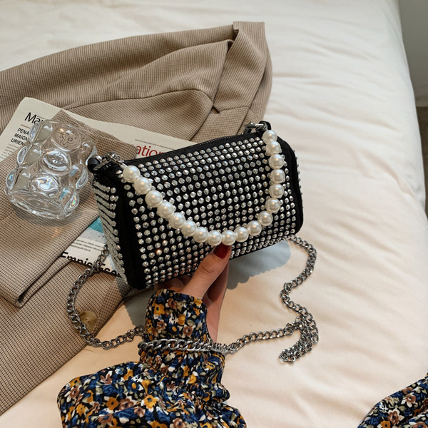 Sieviešu mini soma ar cilpām un pērlēm