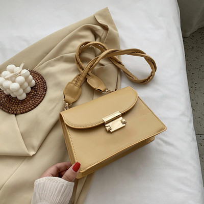 Geanta de dama moderna din piele cu maner