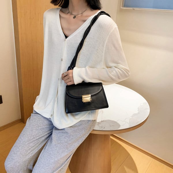 Geanta de dama moderna din piele cu maner