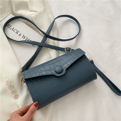 Κομψή οικολογική δερμάτινη τσάντα με μεταλλική στερέωση