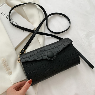 Κομψή οικολογική δερμάτινη τσάντα με μεταλλική στερέωση