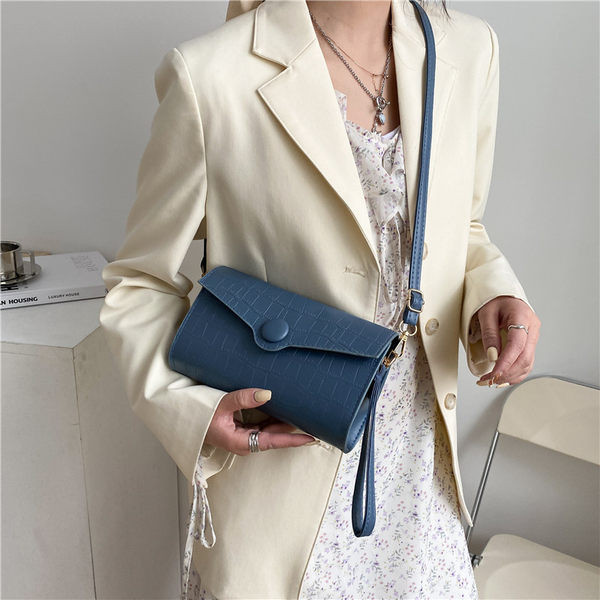 Geanta eleganta din piele ecologica cu inchidere metalica