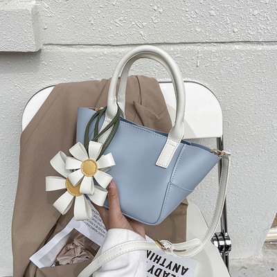 Sieviešu mini soma ar 3D ziediem