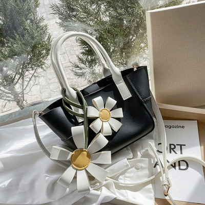 Sieviešu mini soma ar 3D ziediem