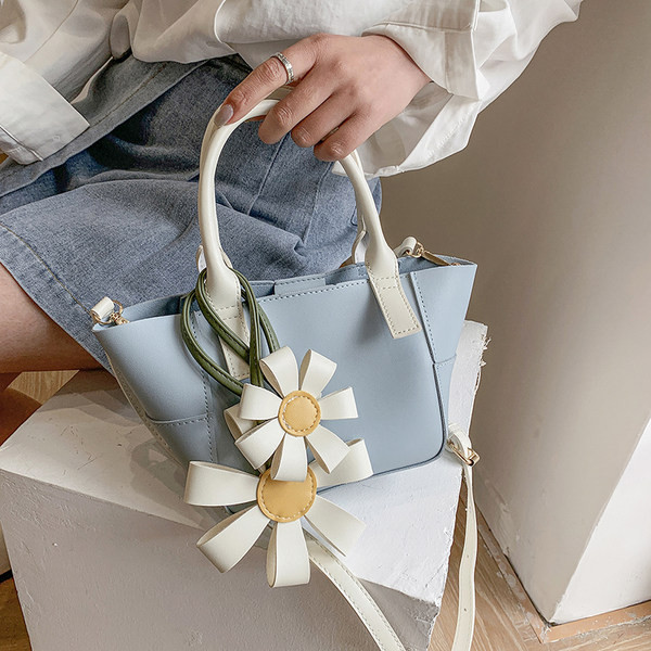 Sieviešu mini soma ar 3D ziediem