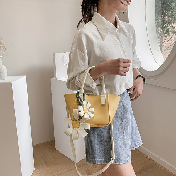 Sieviešu mini soma ar 3D ziediem