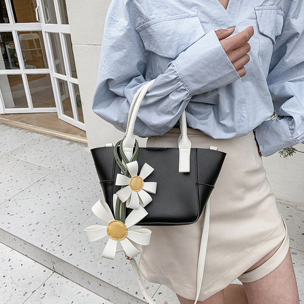 Sieviešu mini soma ar 3D ziediem