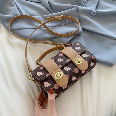 Γυναικεία τσάντα με μεταλλική στερέωση - με κοντή και μακριά λαβή