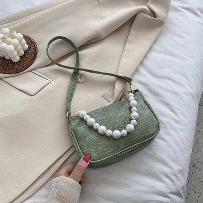 Μοντέρνα γυναικεία τσάντα με φερμουάρ είναι μια κοντή λαβή με πέρλες