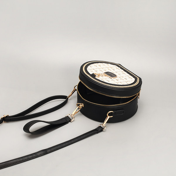 Moderna soma no eko ādas un apaļa tekstila