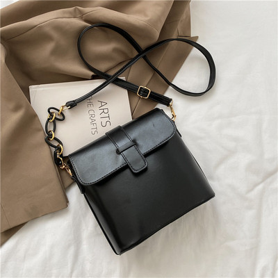 Γυναικεία μοντέρνα έκο δερμάτινη τσάντα με ρυθμιζόμενη λαβή