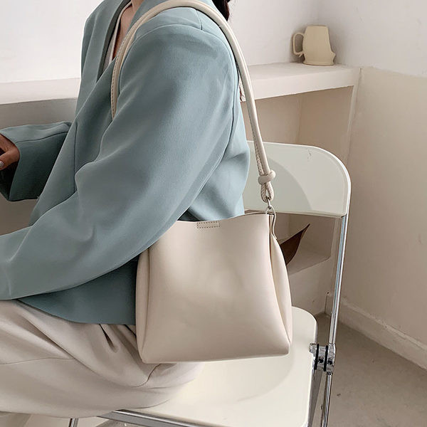 Γυναικεία τσάντα νέο μοντέλο - κλασικό μοντέλο