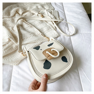 Γυναικεία τσάντα από οικολογικό δέρμα με μακριά λαβή και απλικέ