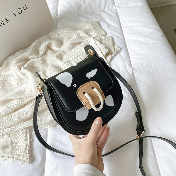 Γυναικεία τσάντα από οικολογικό δέρμα με μακριά λαβή και απλικέ