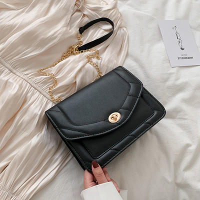 Moderna sieviešu soma no eko ādas ar garu metāla rokturi