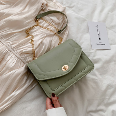 Moderna sieviešu soma no eko ādas ar garu metāla rokturi