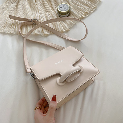 Γυναικεία τσάντα με επιγραφή σε τέσσερα χρώματα οικολογικό δέρμα