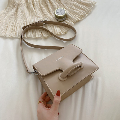 Γυναικεία τσάντα με επιγραφή σε τέσσερα χρώματα οικολογικό δέρμα