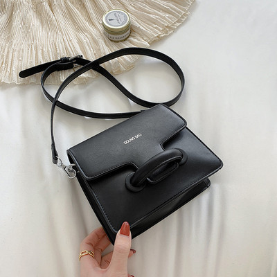 Γυναικεία τσάντα με επιγραφή σε τέσσερα χρώματα οικολογικό δέρμα