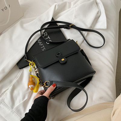 Geanta de umar de dama cu inchizator metalic