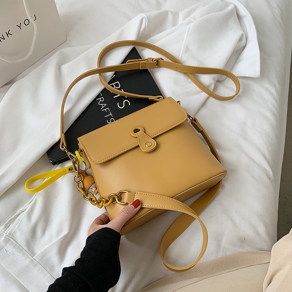 Geanta de umar de dama cu inchizator metalic