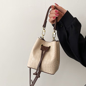 Γυναικεία έκο δερμάτινη τσάντα με κορδόνια και δύο λαβές