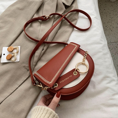 Μικρή έκο δερμάτινη τσάντα με μακριά λαβή και μεταλλικά στοιχεία