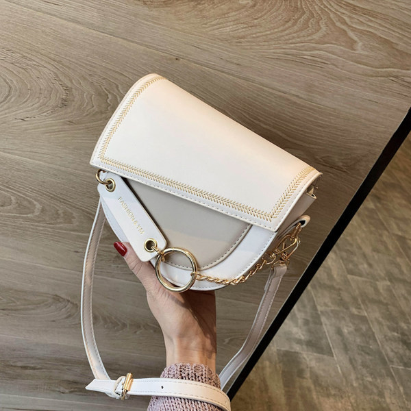 Μικρή έκο δερμάτινη τσάντα με μακριά λαβή και μεταλλικά στοιχεία