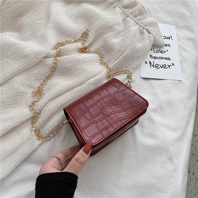 Γυναικεία έκο δερμάτινη τσάντα με μεταλλική λαβή