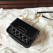 Sieviešu lakādas soma ar metāla aizdari