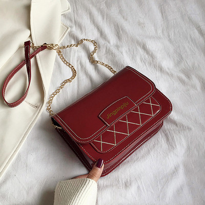 Sieviešu lakādas soma ar metāla aizdari