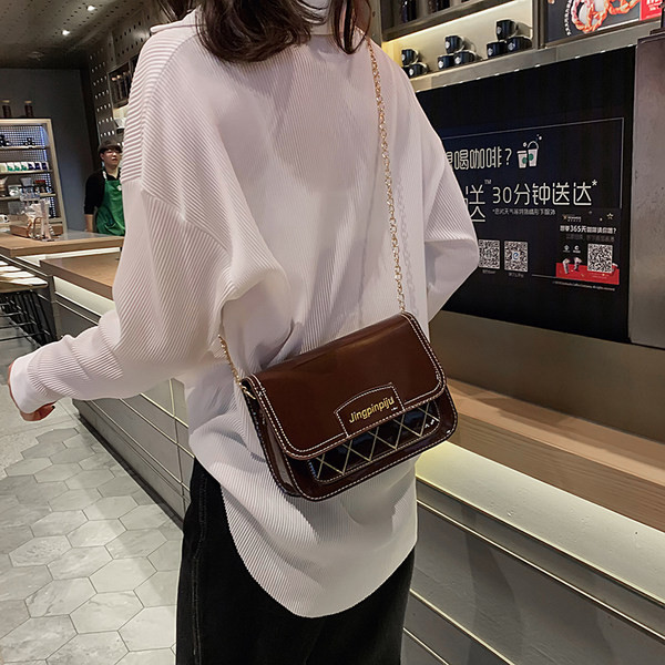 Sieviešu lakādas soma ar metāla aizdari