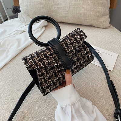 Maza sieviešu somiņa ar apaļu rokturi – piemērota gan gadījumiem, gan ikdienai