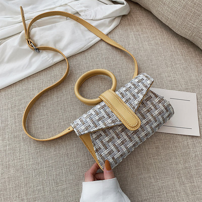 Maza sieviešu somiņa ar apaļu rokturi – piemērota gan gadījumiem, gan ikdienai