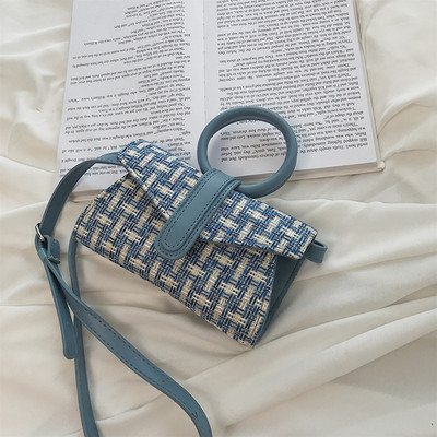 Maza sieviešu somiņa ar apaļu rokturi – piemērota gan gadījumiem, gan ikdienai