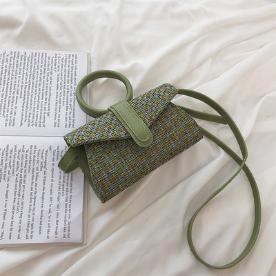 Maza sieviešu somiņa ar apaļu rokturi – piemērota gan gadījumiem, gan ikdienai