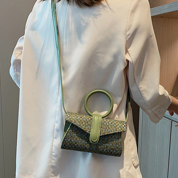 Maza sieviešu somiņa ar apaļu rokturi – piemērota gan gadījumiem, gan ikdienai