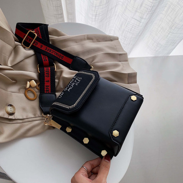 Maza taisnstūra eko-ādas soma ar metāla dambreti