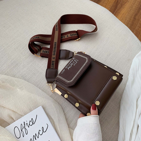 Maza taisnstūra eko-ādas soma ar metāla dambreti