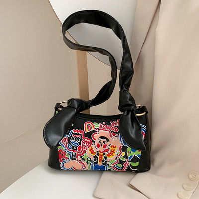 Μικρή γυναικεία τσάντα σε λευκό και μαύρο χρώμα με πολύχρωμη διακόσμηση