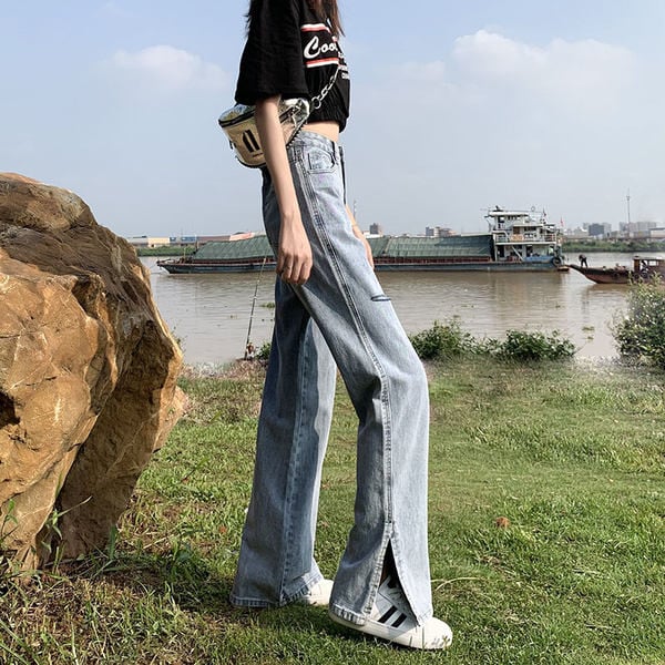 Blugi de dama cu talie inalta si crapaturi pe picioare