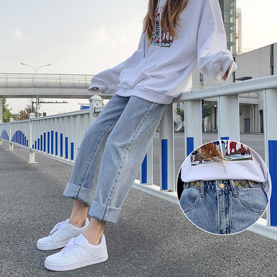 Γυναικεία τζιν με φαρδύ μοντέλο και ψηλή μέση με μεταλλικά στοιχεία