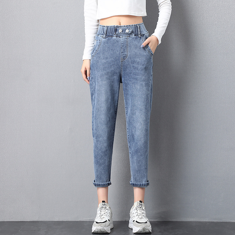 Mūsdienīgi džinsi ar augstu elastīgu jostasvietu un 7/8 garumu