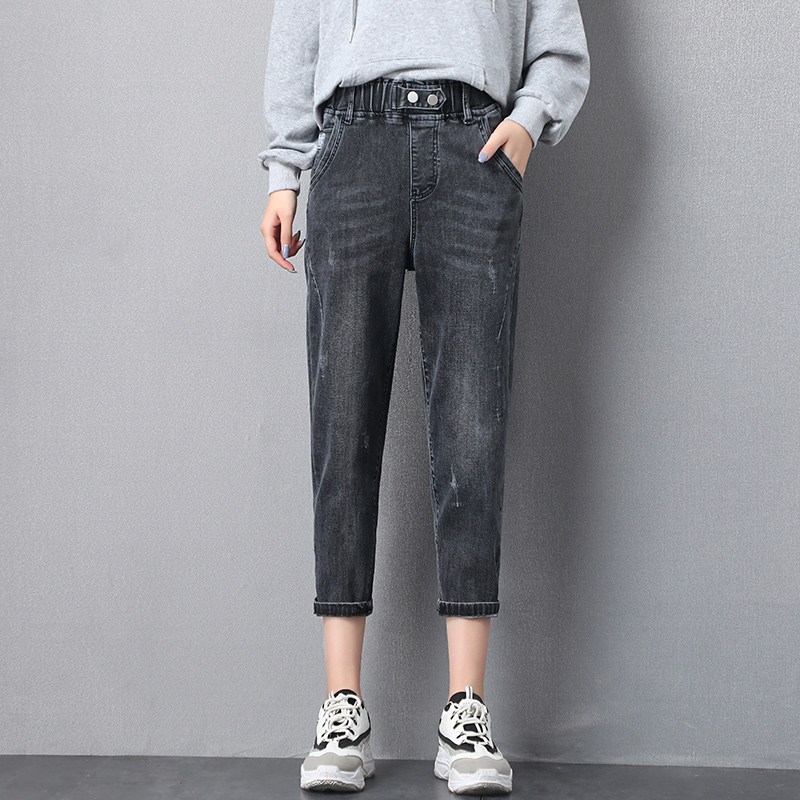 Mūsdienīgi džinsi ar augstu elastīgu jostasvietu un 7/8 garumu