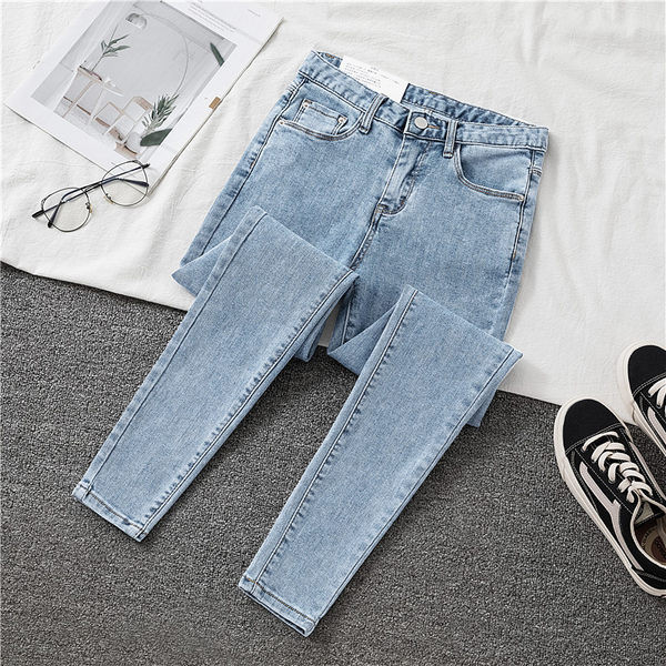 Νέο μοντέλο τζιν με υψηλή μέση για την άνοιξη