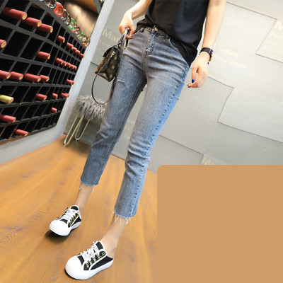 Sieviešu pieguloši džinsi ar saplēstiem motīviem